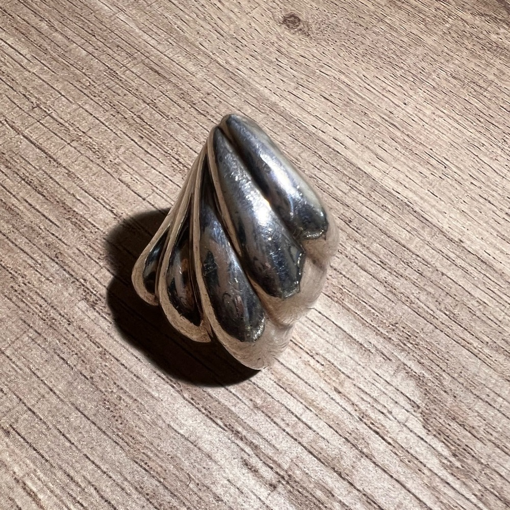 Vintage Taxco TV-47 Signed Modern Ribbed Shell 925
Sterling Silver Ring